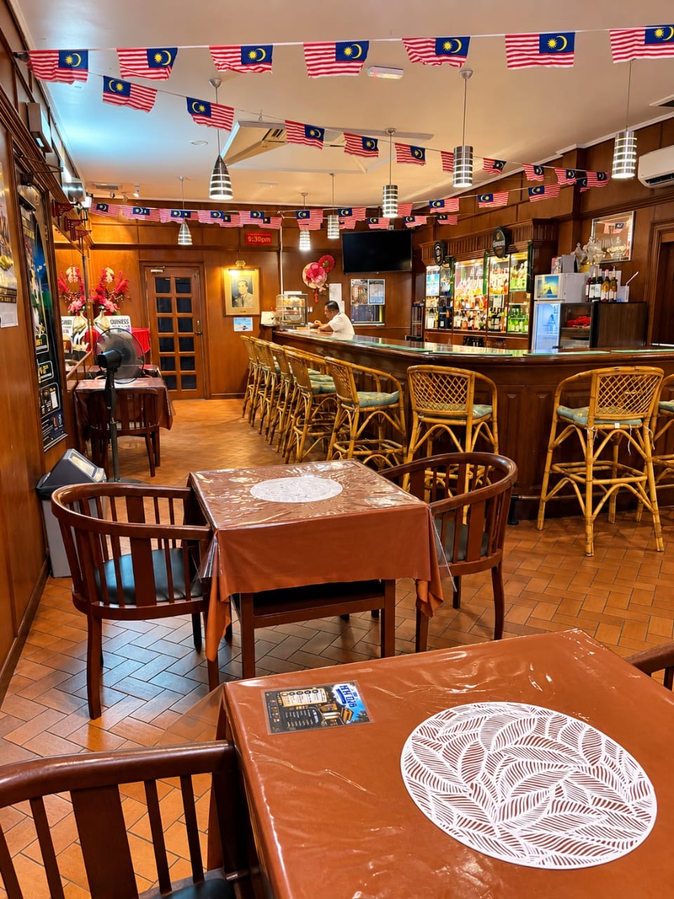 Bar & Beer Garden